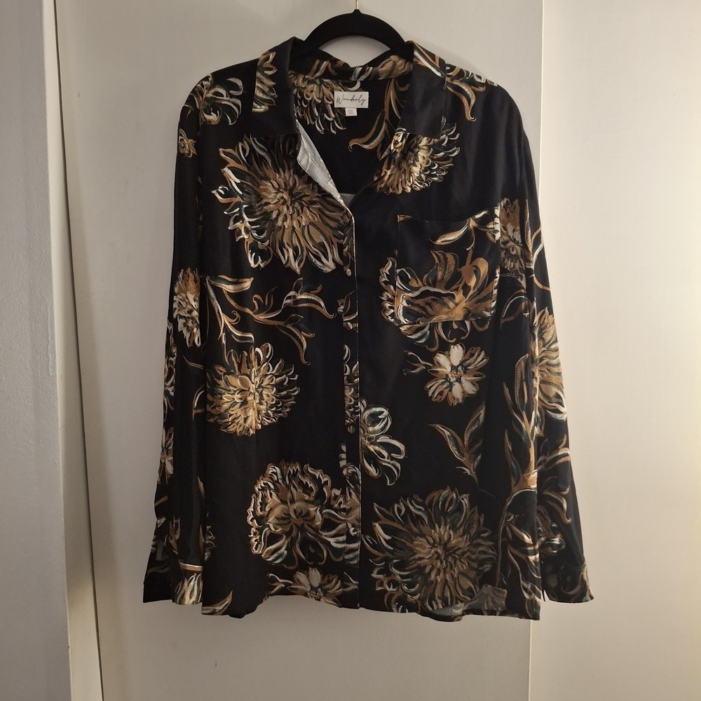 Wonderly Women's Black and Gold Floral Button Down Long Sleeve Shirt